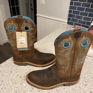 Women’s cowgirl boots